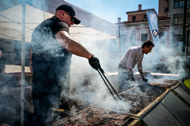 Φωτογραφία για: Τσικνοπέμπτη 2026: Τι ισχύει για αργία ή ημιαργία σε δημόσιο και ιδιωτικό τομέα 3 6141523