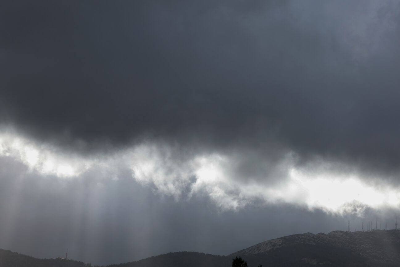 Καιρός: Συννεφιά και αφρικανική σκόνη