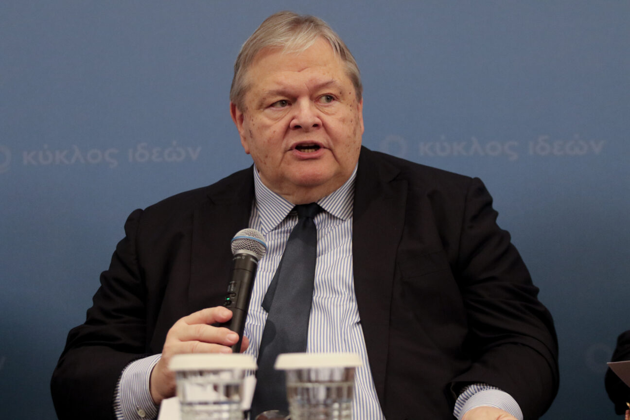 Υποκλοπές: Άρθρο – κόλαφος του Ευάγγελου Βενιζέλου κατά της κυβέρνησης