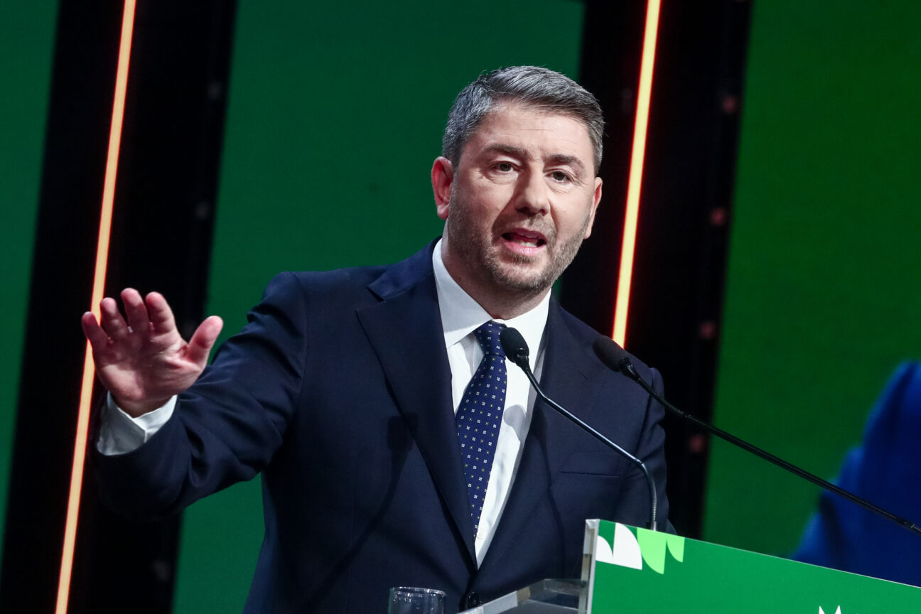 Συνέδριο ΠΑΣΟΚ: Ανδρουλάκης: «Στόχος να νικήσουμε τη ΝΔ» – Επίθεση σε Μητσοτάκη για υποκλοπές, Τέμπη και ΟΠΕΚΕΠΕ