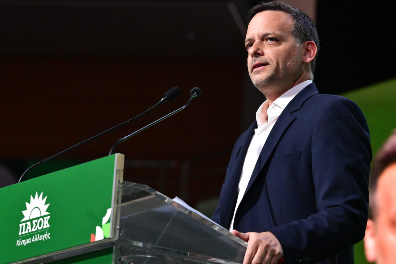 Χάρης Δούκας από συνέδριο ΠΑΣΟΚ: Δεν πρέπει συγκυβερνήσουμε με τη ΝΔ μετά τις εκλογές
