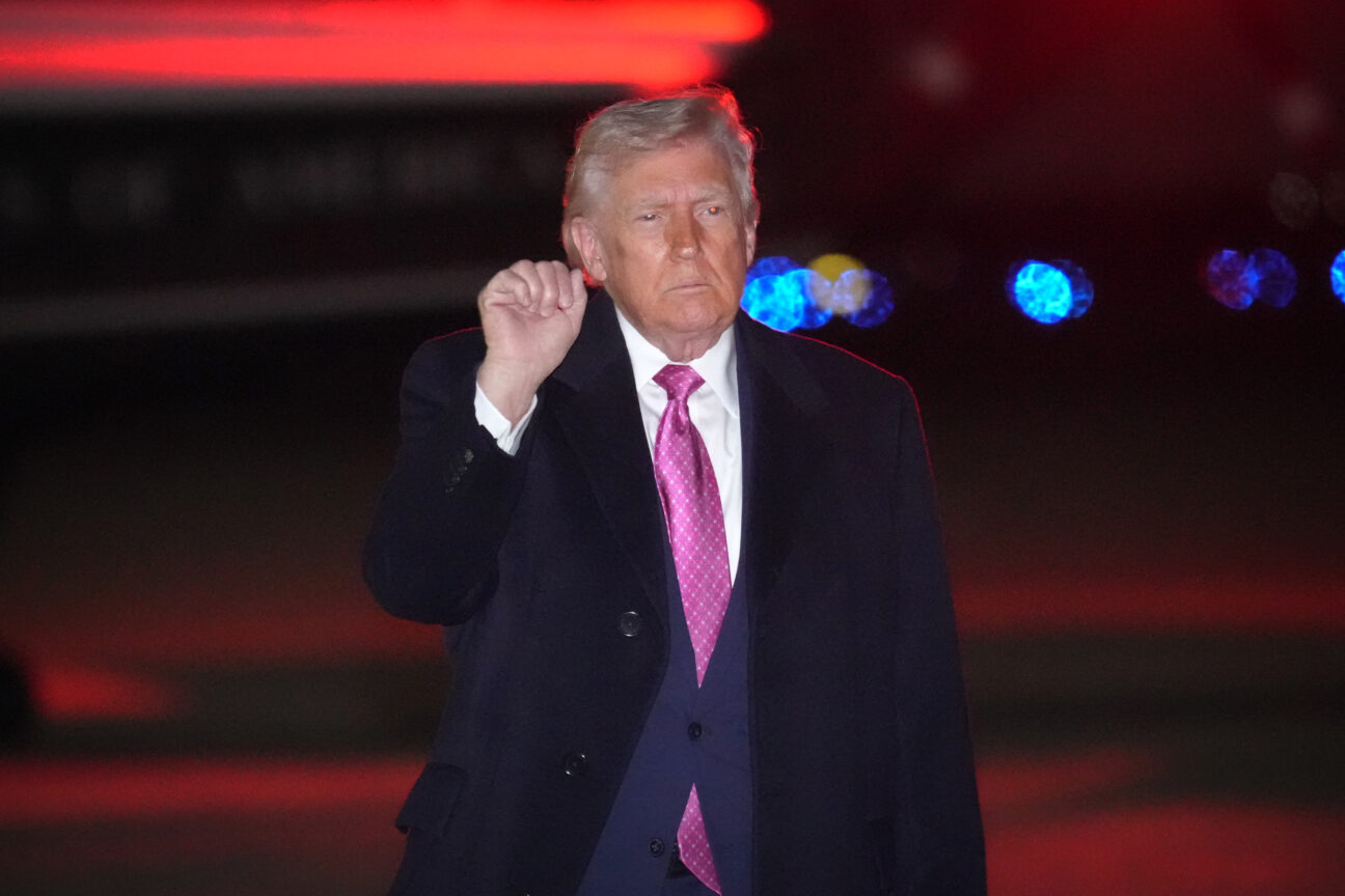 Πουλάει τρέλα ο Τραμπ: Ανακάλυψε «αλλαγή καθεστώτος» στο Ιράν και βλέπει συμφωνία