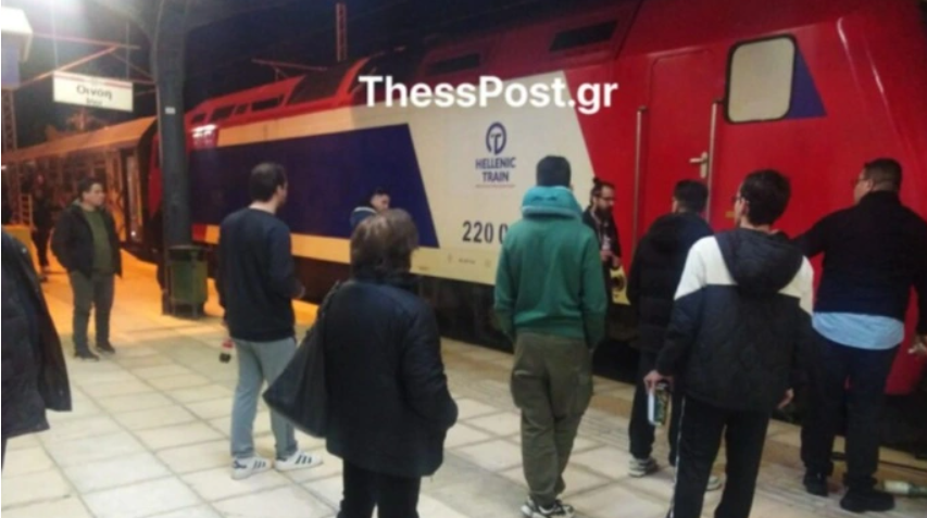 Ακινητοποιήθηκε τρένο στην Οινόη λόγω βλάβης: Ταλαιπωρία για εκατοντάδες επιβάτες