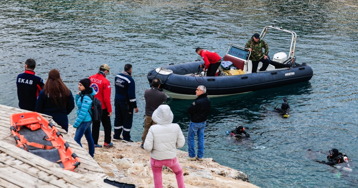 Βουλιαγμένη: Ώρες αγωνίας για τον 34χρονο δύτη που χάθηκε στο «Πηγάδι του Διαβόλου»