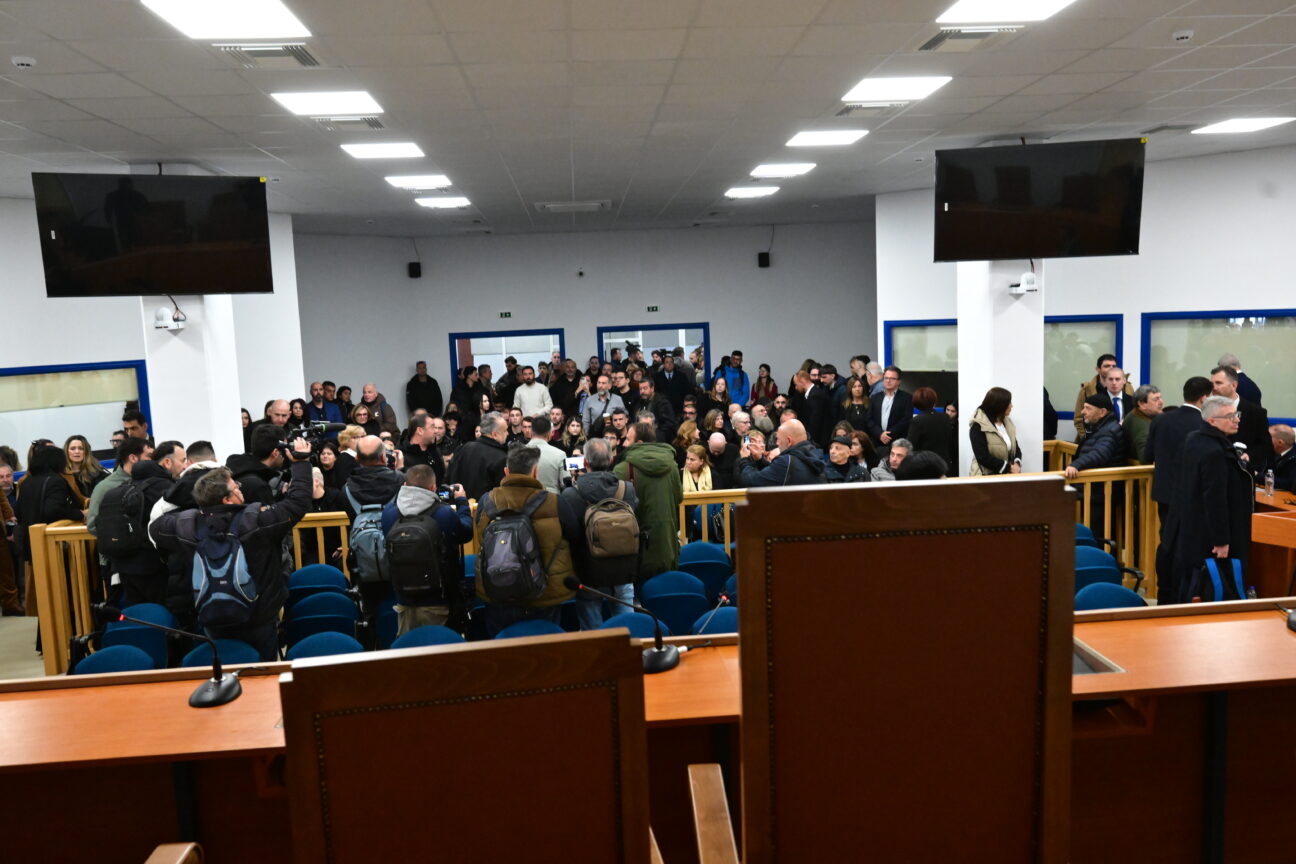 «Κατεπείγουσα αυτοψία στον χώρο της δίκης στη Λάρισα» – Αίτημα των δικηγόρων Γρατσία, Μαντζουράνη
