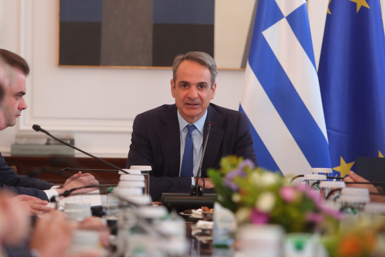 Μητσοτάκης: Κατώτατος μισθός στα 920 Ευρώ – Η ακρίβεια παρελαύνει και δίνει ψίχουλα με φόντο τα Τέμπη και τις υποκλοπές