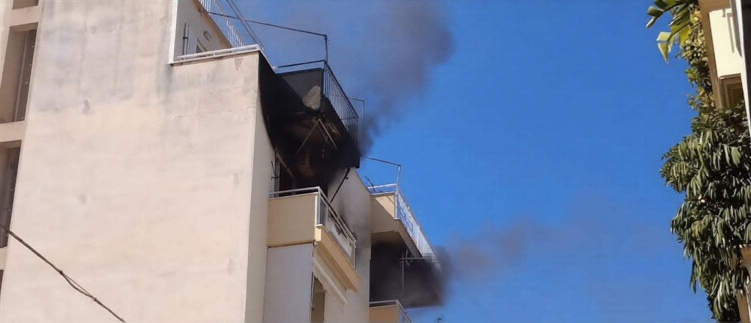 Πάτρα: Νεκρή ηλικιωμένη μετά από φωτιά στο διαμέρισμά της – Παιδί με αναπνευστικά προβλήματα από άλλον όροφο