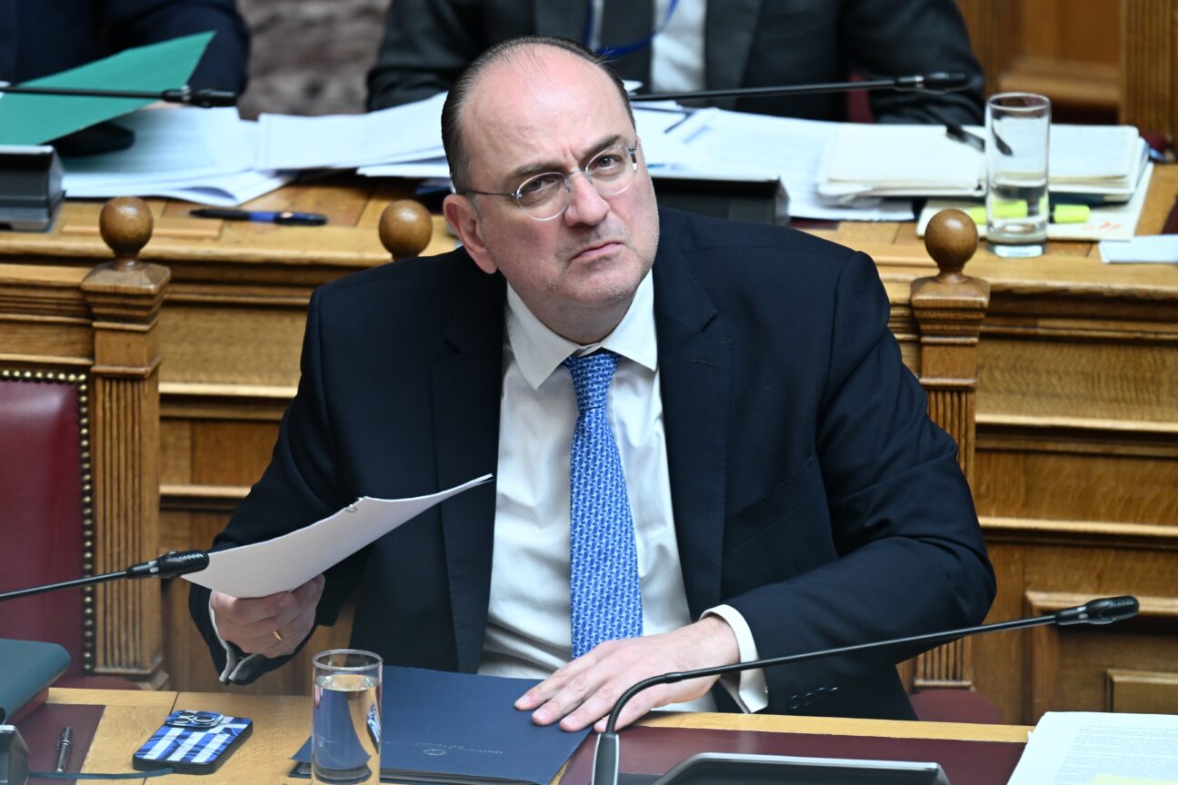 Μακάριος Λαζαρίδης: Ερωτήματα για το βιογραφικό του – Στο στόχαστρο ο τίτλος σπουδών «College of Southeastern Europe» που δεν υπάρχει