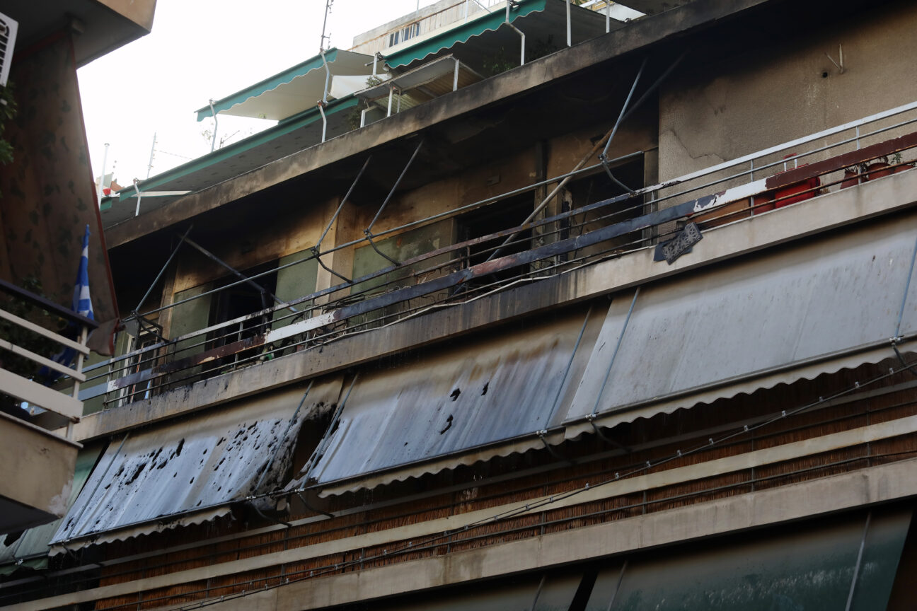 Τραγωδία στον Κολωνό με δύο νεκρούς- Πυρκαγιά σε διαμέρισμα πολυκατοικίας