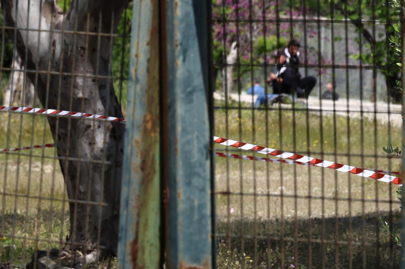 Πανεπιστημιούπολη: Επιθετικού τύπου η χειροβομβίδα – Ειδική ομάδα εξουδετέρωσης στο σημείο