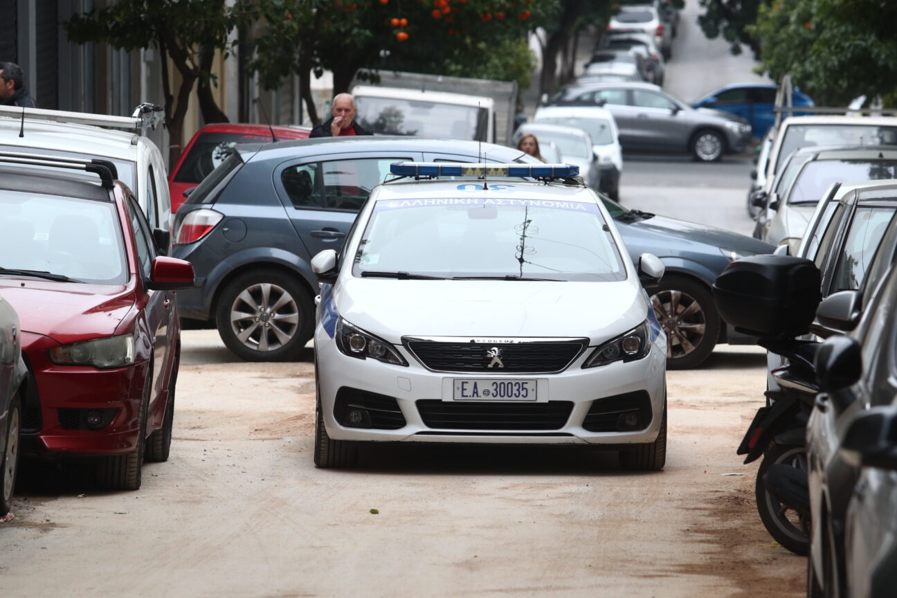 Βίαιο περιστατικό στο Παγκράτι: Οδηγός μηχανής επιτέθηκε σε 23χρονη επειδή δεν μπορούσε να περιμένει να παρκάρει