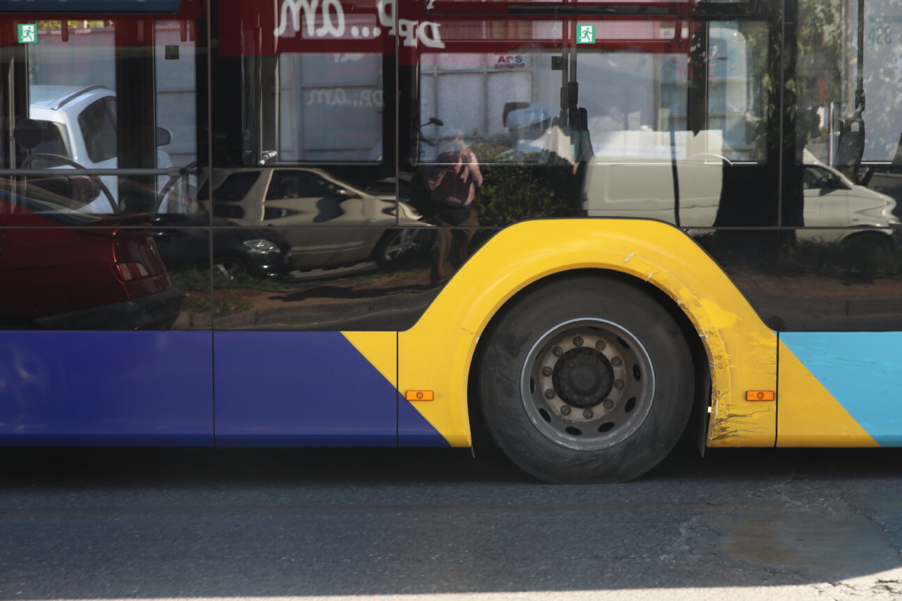 Πειραιάς:  Λεωφορείο παρέσυρε 17χρονο – Νοσηλεύεται σε κρίσιμη κατάσταση