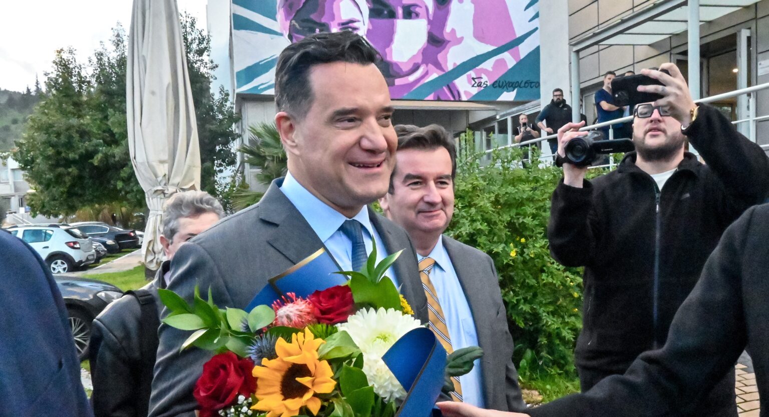 Ο Άδωνις μετά το φακελάκι προσπαθεί να κανονικοποιήσει και το ρουσφέτι: «Δεν γίνονται μόνο τώρα, πάμε παρακάτω»