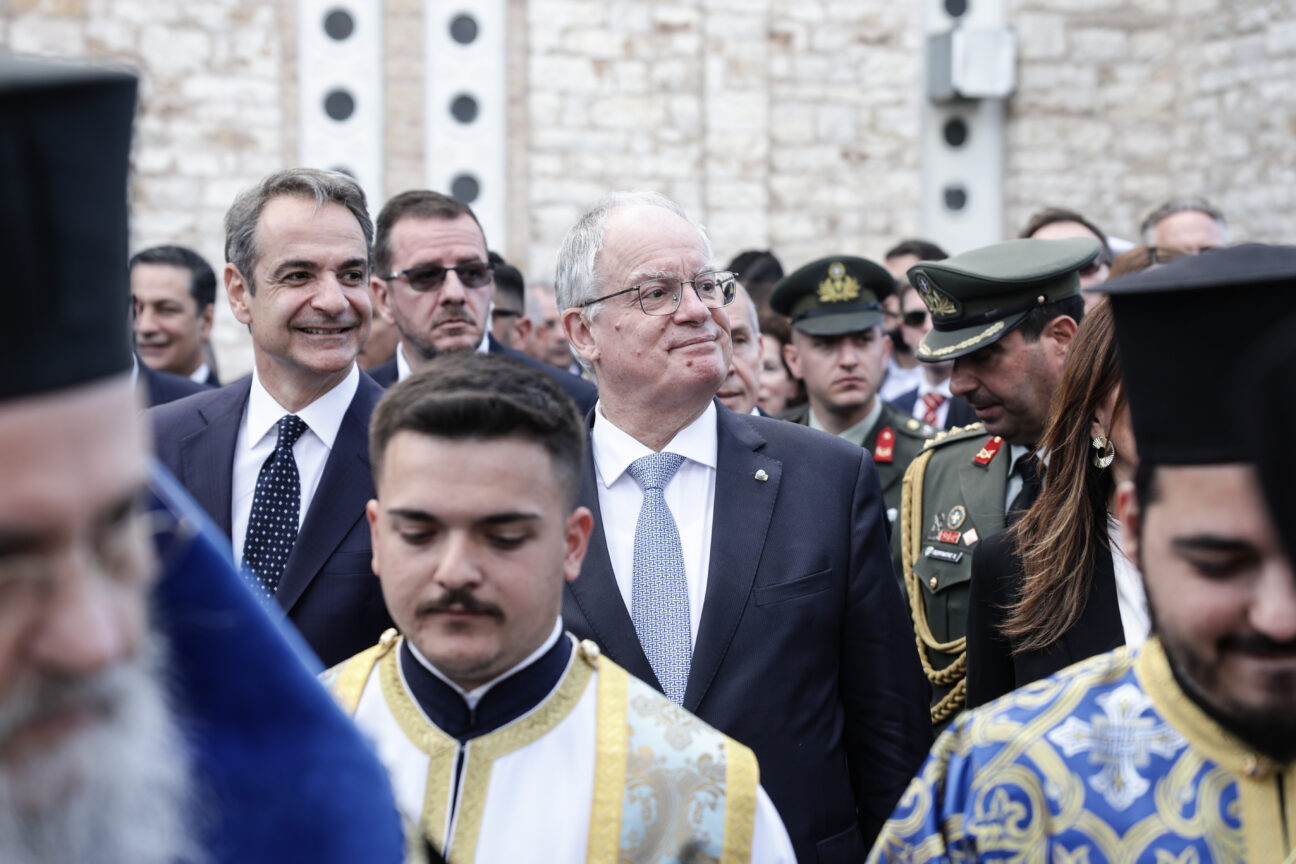 Αποδοκιμασίες για Μητσοτάκη και Τασούλα στο Μεσολόγγι-  «Κλέφτες» και «απατεώνες» φώναζε το πλήθος