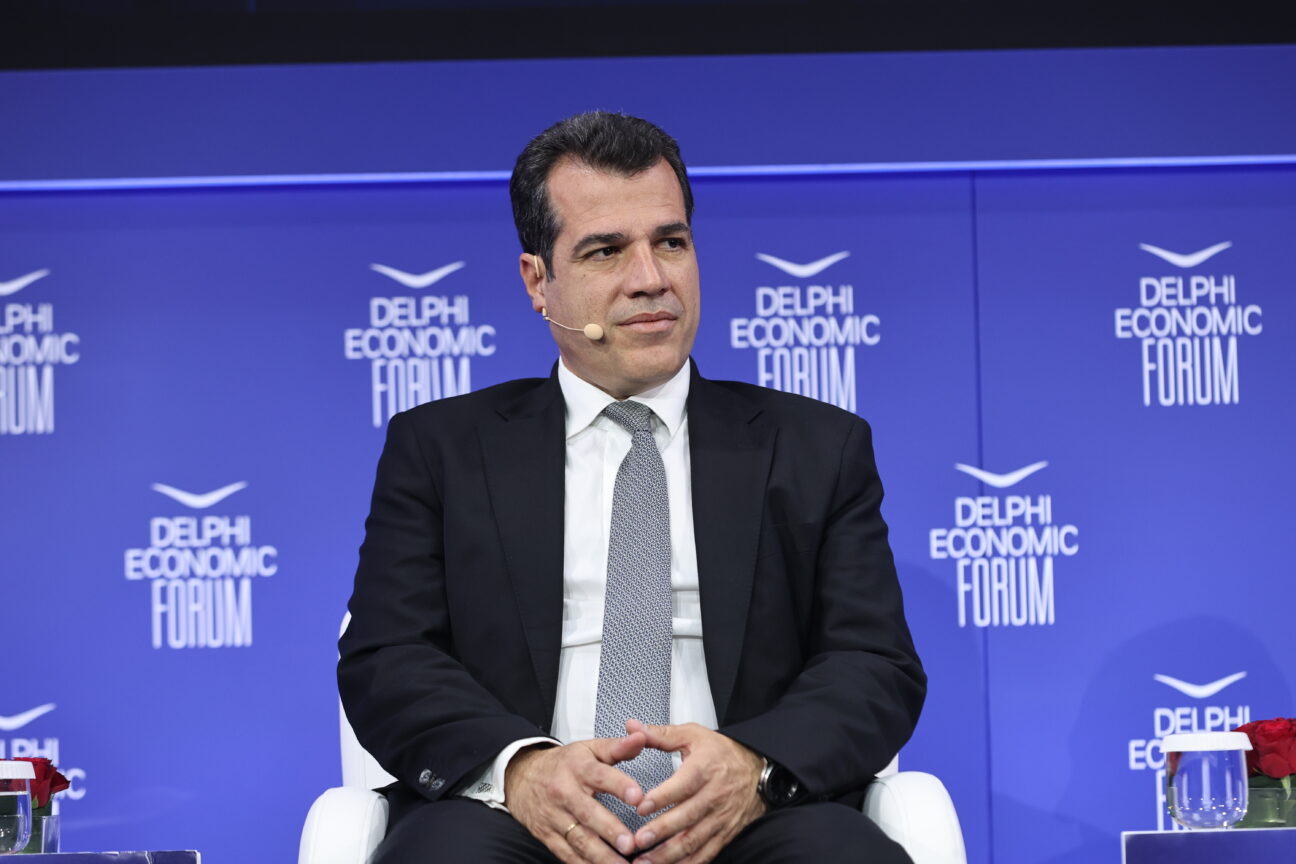 Σκληραίνει την στάση του στο μεταναστευτικό ο Πλεύρης: «Τέλος οι ήπιες πολιτικές – Προτεραιότητα η προστασία των συνόρων»