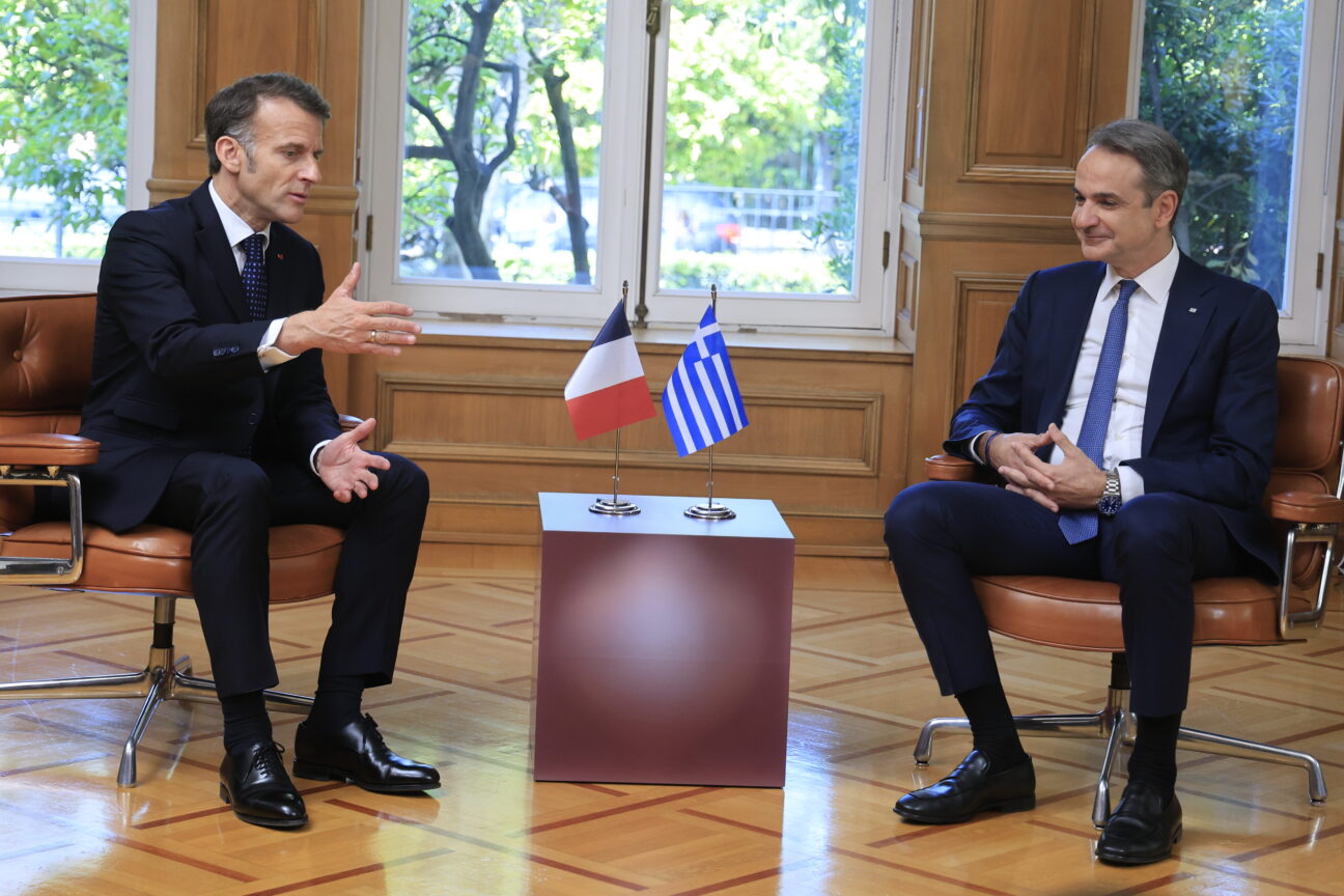 Μητσοτάκης – Μακρόν στο Μαξίμου με επίκεντρο την αμυντική συμφωνία – «Μπορείτε να βασιστείτε πάνω μας»