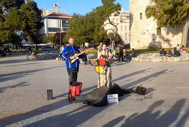 Θεσσαλονίκη: Ο δήμος ανακαλεί το πρόστιμο των 300 ευρώ στους μουσικούς του δρόμου μετά τις αντιδράσεις