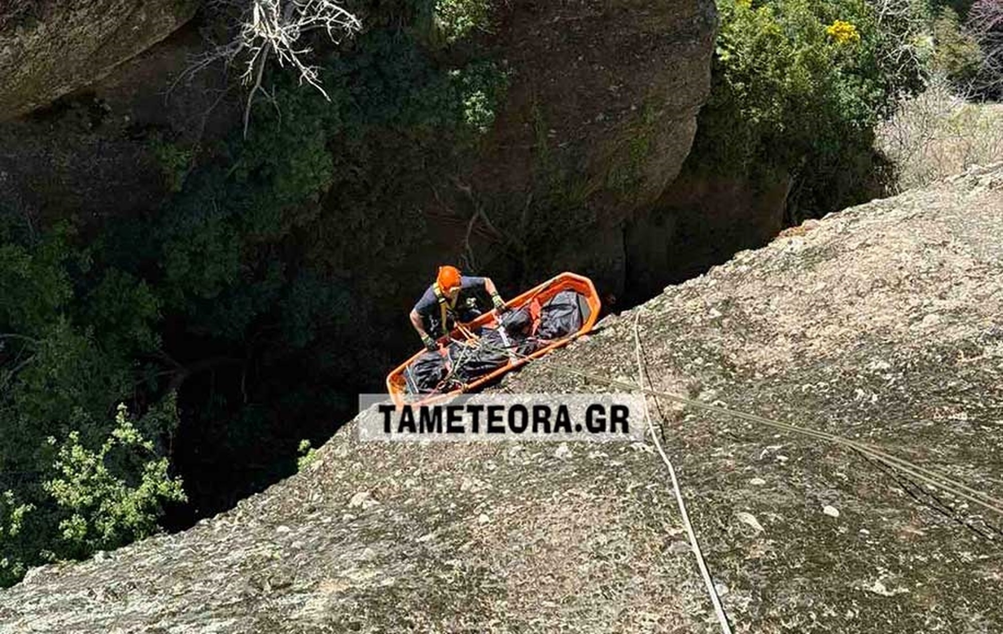 Μετέωρα: Σοκαριστικό βίντεο από την πτώση της 65χρονης γυναίκας που σκοτώθηκε – Σκληρές εικόνες