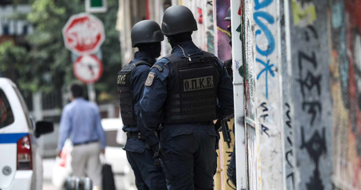 Επιχείρηση της ΕΛΑΣ σε 6 σπίτια στην Αθήνα: Καταγγελίες για τραμπουκισμούς και αστυνομική αυθαιρεσία