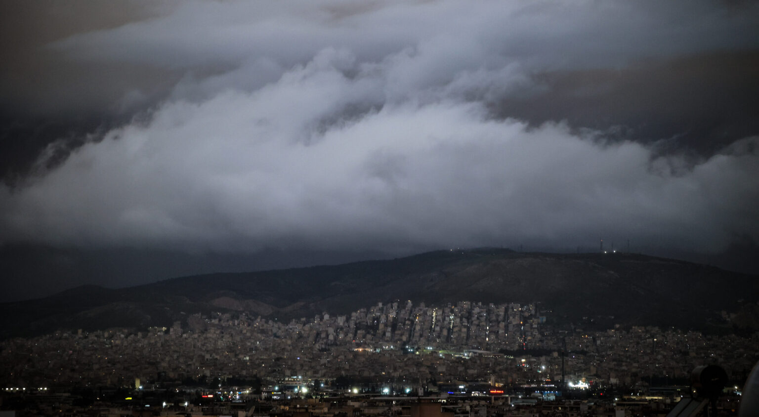 Νέο έκτακτο δελτίο επιδείνωσης καιρού: Έρχεται νέο κύμα κακοκαιρίας – 11 περιοχές σε πορτοκαλί προειδοποίηση