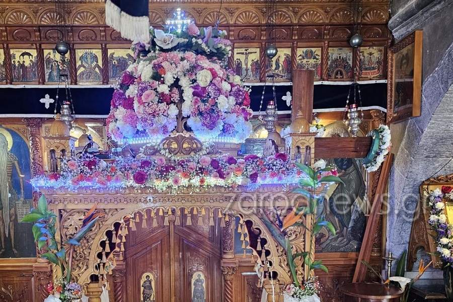 «Χάι τεκ» επιτάφιος στα Χανιά – Τοποθέτησαν λαμπάκια led στον τρούλο του