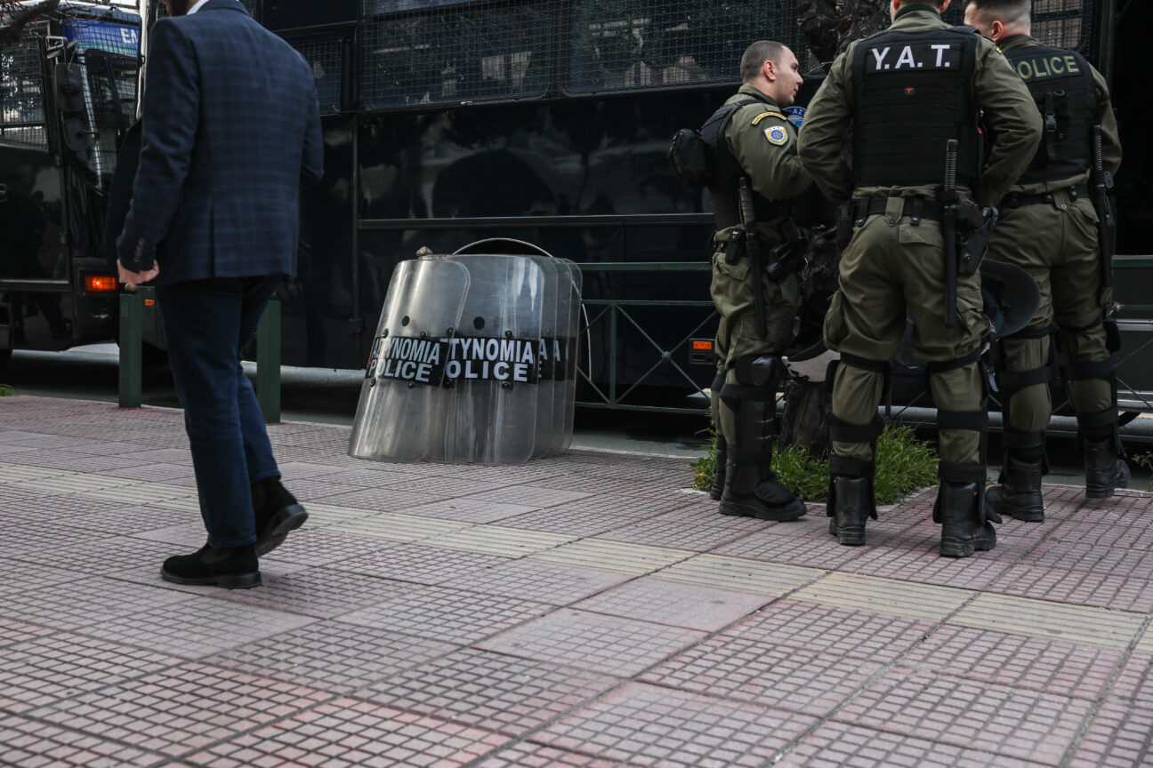 Ενέδρα μέσω social στην Ηλιούπολη: «Παγίδα» μέσω Instagram πίσω από τον άγριο ξυλοδαρμό αστυνομικού ΜΑΤ