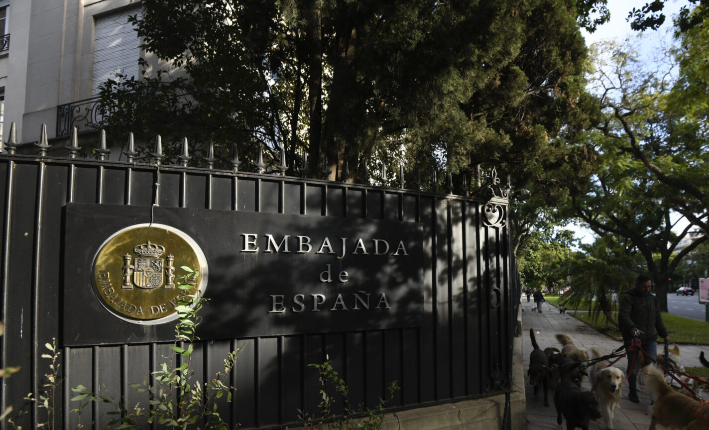 Ισπανία: Ανοίγει ξανά την πρεσβεία της στην Τεχεράνη