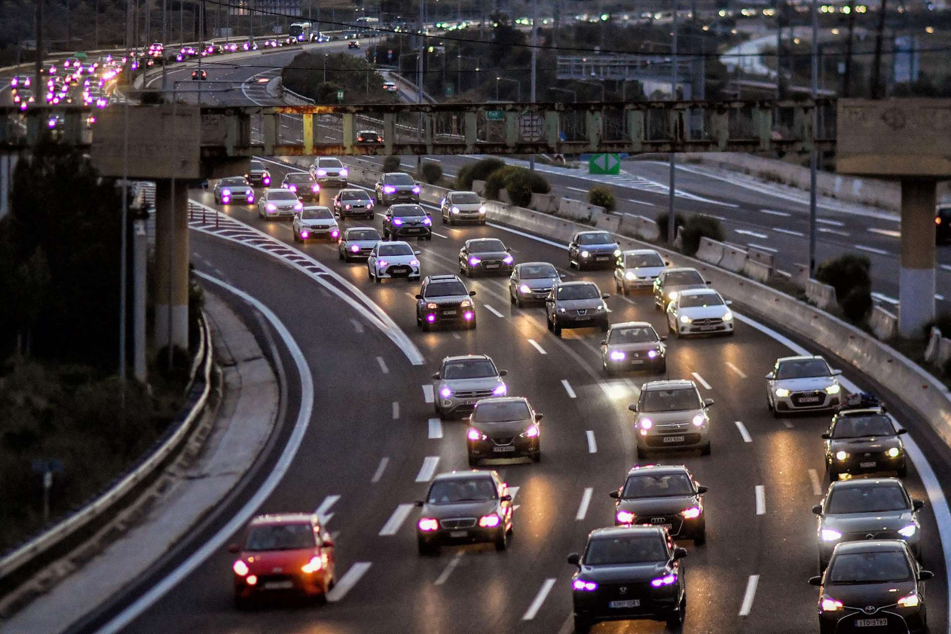 Επιστρέφει το δεύτερο κύμα των εκδρομέων από την έξοδο του Πάσχα – Αυξημένη κίνηση στην Αθηνών-Κορίνθου