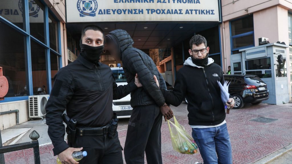 Τροχαίο στη Λιοσίων: Κρίσιμα τα επόμενα 24ωρα για τη 16χρονη – Νοσηλεύεται στο ΚΑΤ