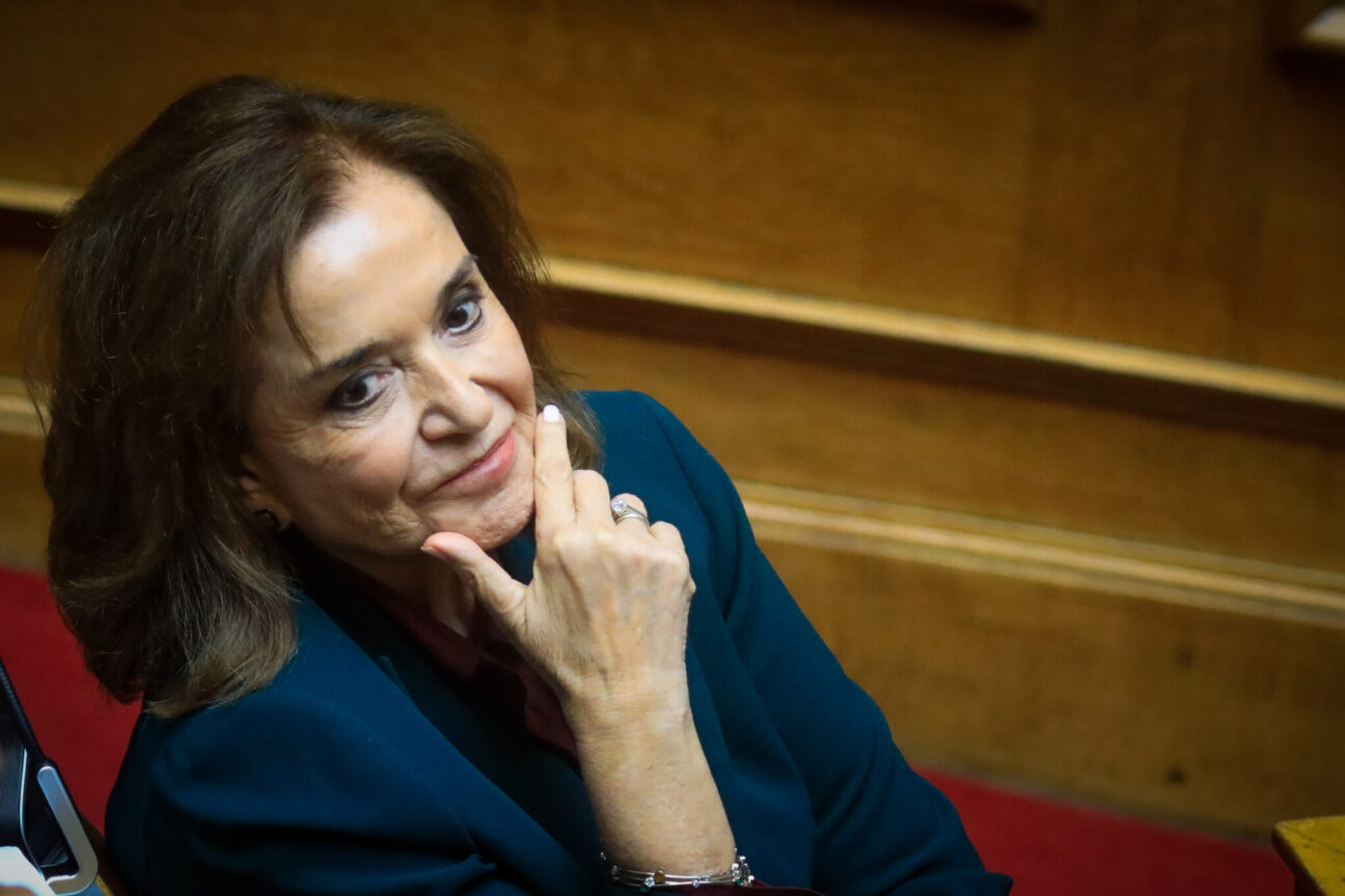 Η Ντόρα Μπακογιάννη ζητά την παραίτηση του Μακάριου Λαζαρίδη: «θα έπρεπε να διευκολύνει τον πρωθυπουργό και το κόμμα του»