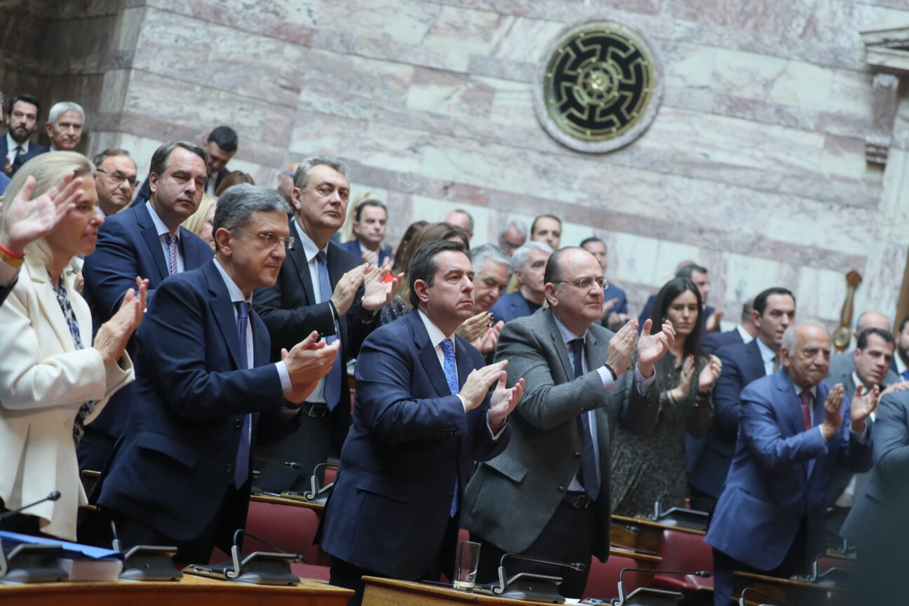 ΝΔ: Πληγωμένη η γαλάζια ΚΟ – Οι κινήσεις Μητσοτάκη και η δημοσκοπική φθορά που προκαλεί πονοκέφαλο