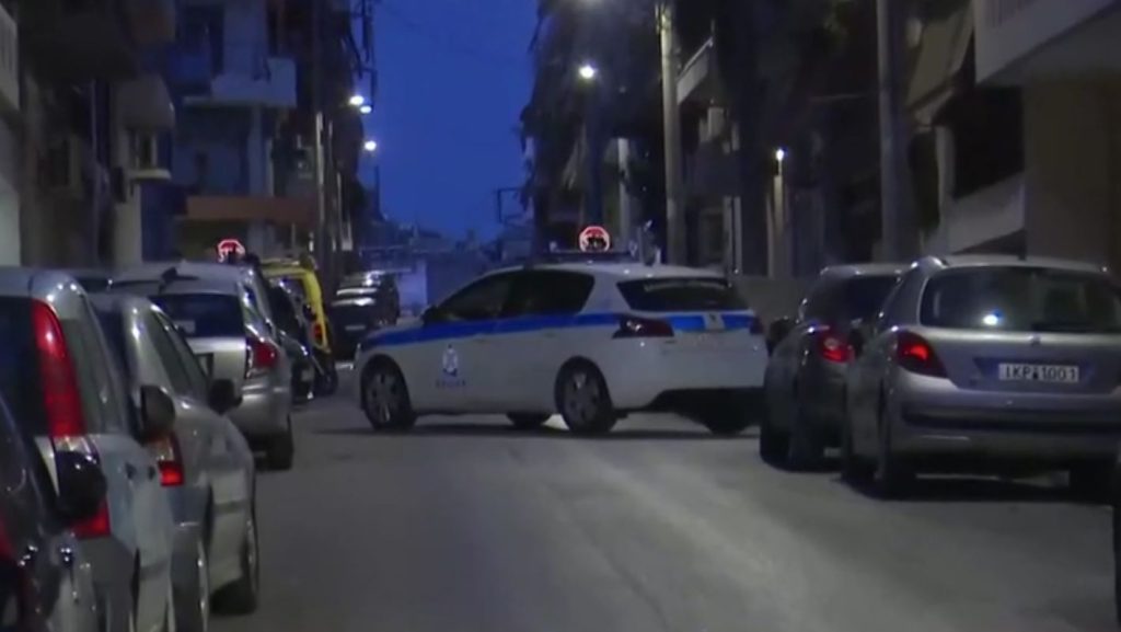 Νέος Κόσμος: Τέλος στο θρίλερ με τον ταμπουρωμένο άνδρα – Επιχείρηση της αστυνομίας