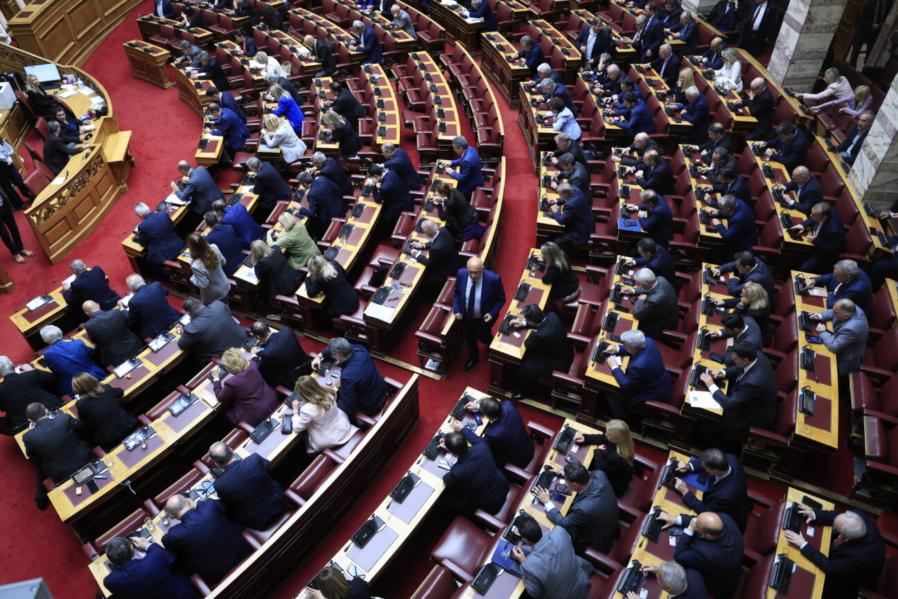 ΟΠΕΚΕΠΕ: Οι απουσίες, οι ενστάσεις και οι «γαλάζιες» ρωγμές στην ψηφοφορία για την άρση ασυλίας