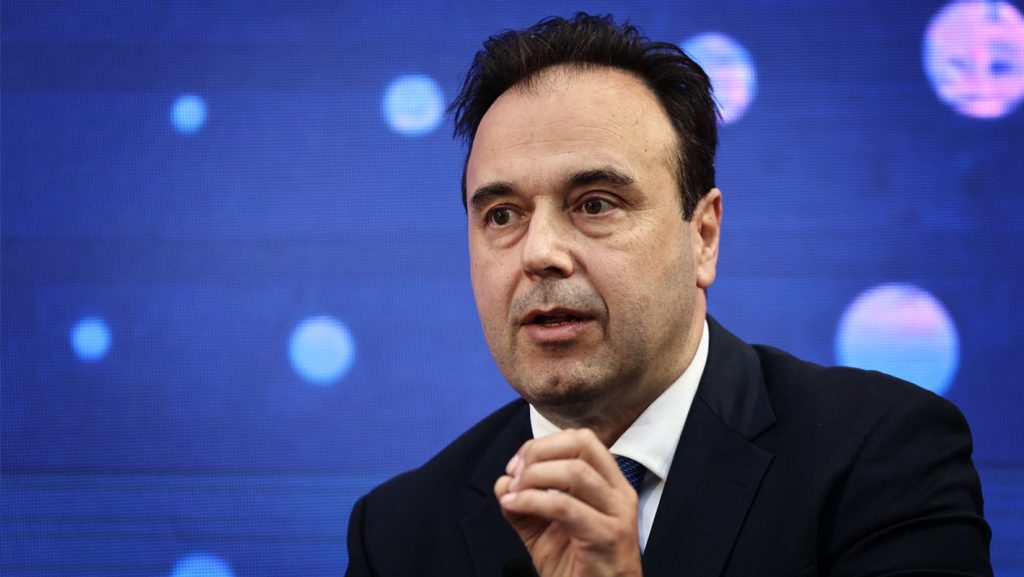 Παπαστεργίου: Βαριά πρόστιμα στις πλατφόρμες που δεν θα τηρήσουν την απαγόρευση κάτω των 15 ετών