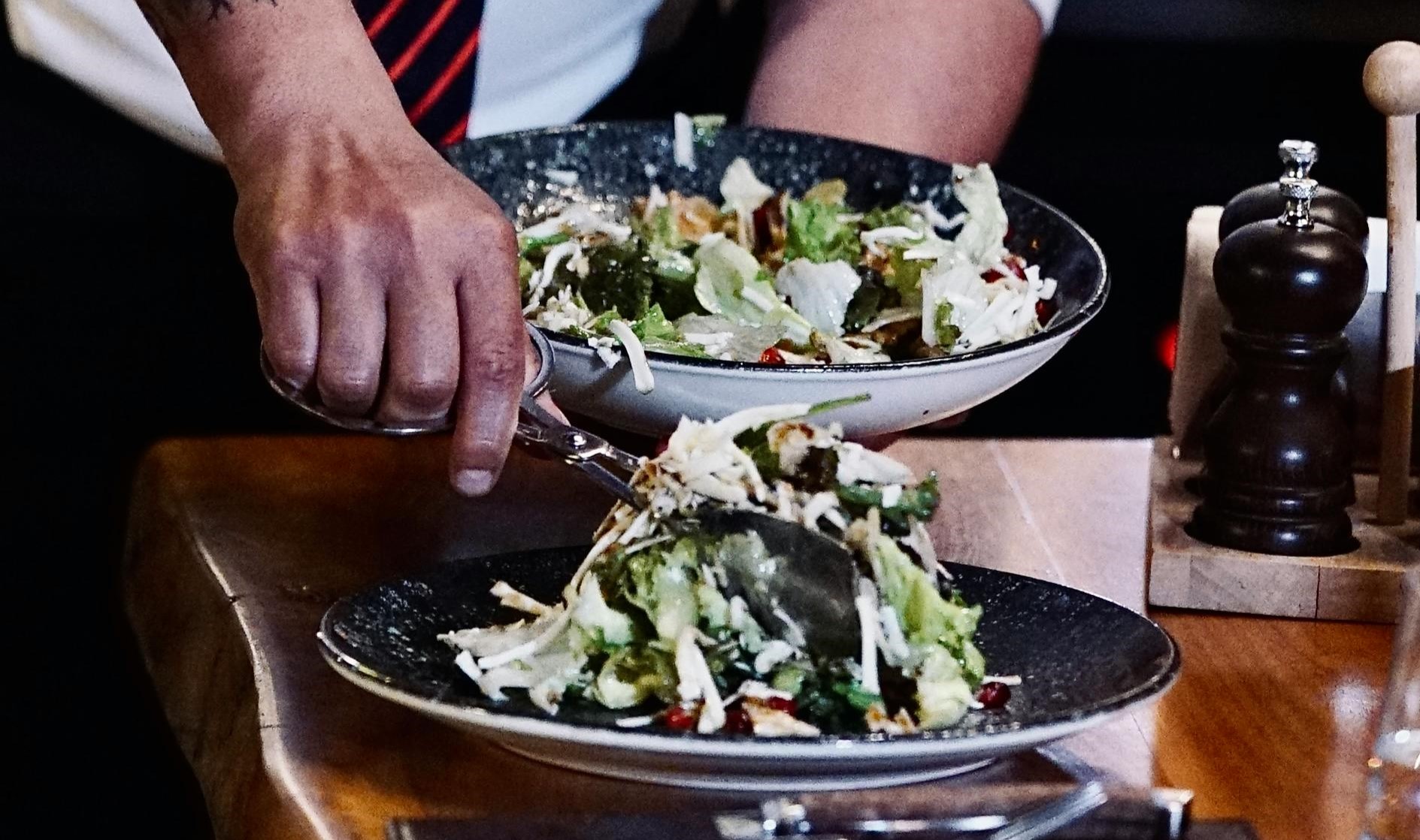 Κρήτη: Μεθυσμένος χτύπησε με λοστό στο κεφάλι Βρετανό τουρίστα ενώ έτρωγε