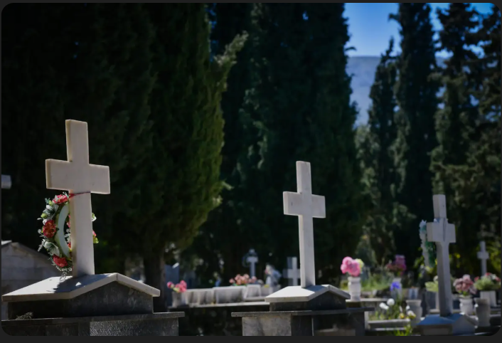 Αίγιο: Νεκρός κλήθηκε να πληρώσει τον οικογενειακό του τάφο 33 χρόνια μετά τον θάνατό του