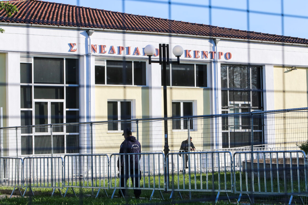 Τέμπη: Το Δημόσιο έκανε παράσταση κατά 4 κατηγορουμένων – Τι σημαίνει αυτό για τη δίκη