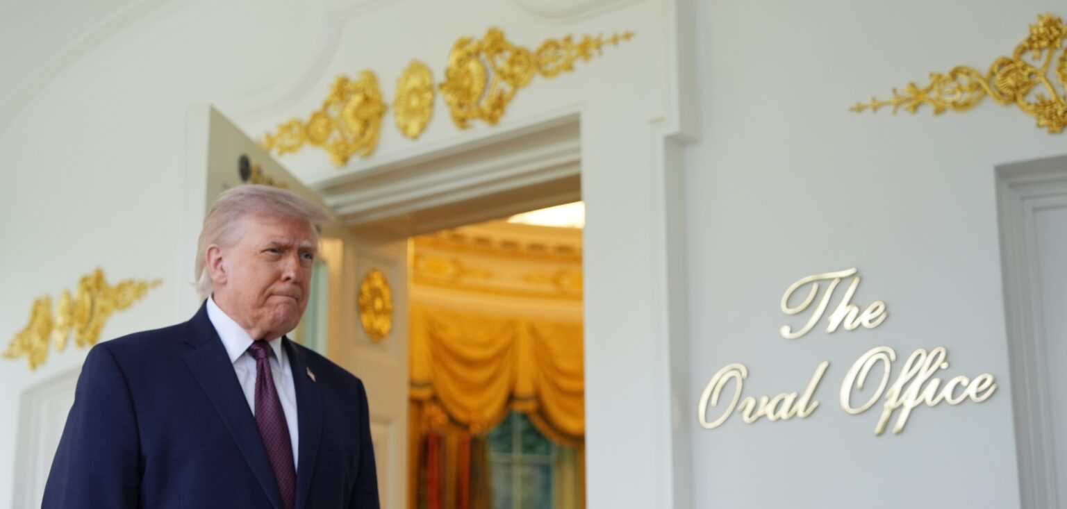 Η φθορά του Τραμπ: Μέση Ανατολή, ΝΑΤΟ και Όρμπαν προδίδουν την απώλεια παντοδυναμίας του