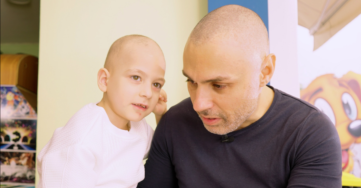 Έφυγε από τη ζωή ο μικρός Γιωργάκης: Η συγκινητική ανάρτηση του Κοσμά Μαρινάκη – «Τα έξοδα της κηδείας του τα αναλαμβάνω εγώ»