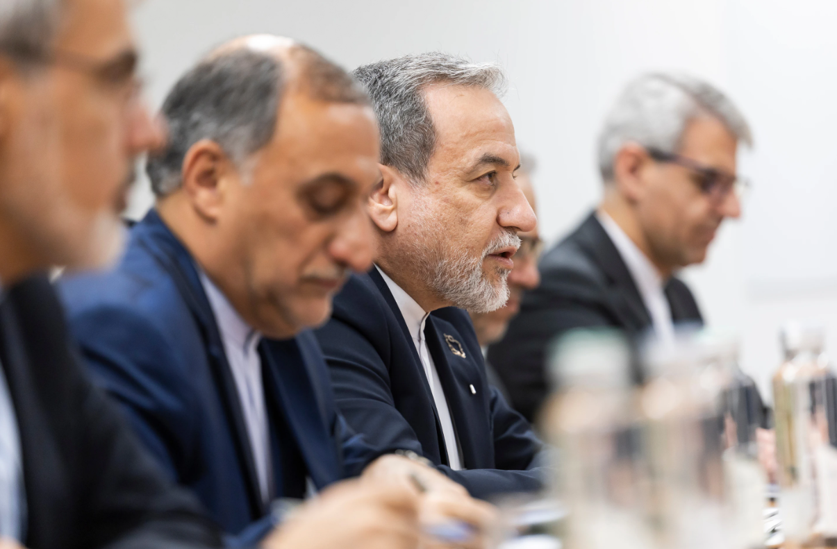 Ισλαμαμπάντ: Διπλωματικές κινήσεις χωρίς εγγυήσεις από ΗΠΑ-Ιράν