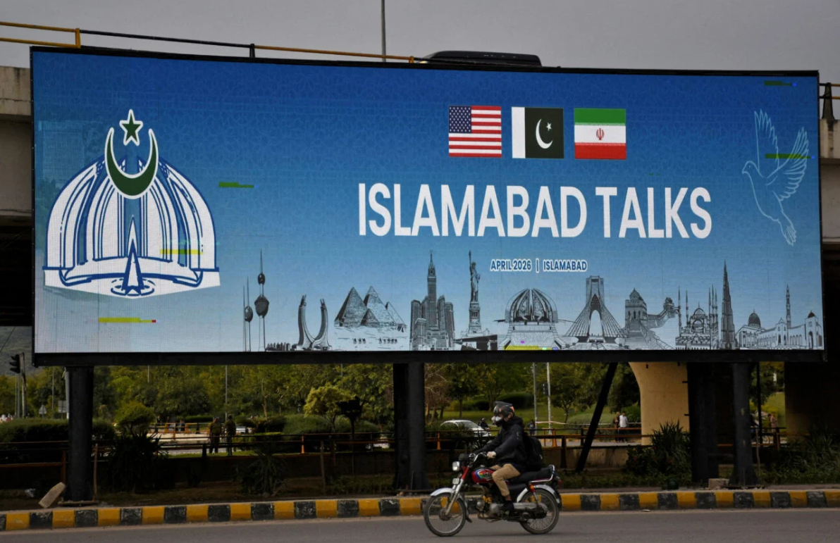 O Τραμπ ανοίγει δίαυλο με το Ιράν: «Ισως κάτι να συμβεί στο Πακιστάν τις επόμενες δύο ημέρες»