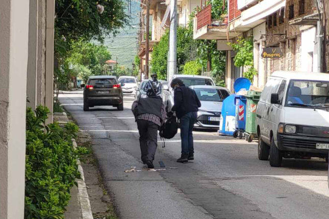 Φωτογραφία για: Τιθορέα: Πώς συνελήφθησαν οι ληστές της τράπεζας - Χειροβομβίδες και καλάσνικοφ στην κατοχή τους 2 5177418