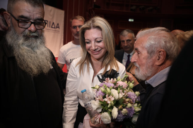 Φωτογραφία για: Μαρία Καρυστιανού: «Σήμερα γεννιέται η Ελπίδα για τη Δημοκρατία» - «Δεν ήρθαμε να διαχειριστούμε την παρακμή, ήρθαμε να αλλάξουμε πορεία» 2 5195641