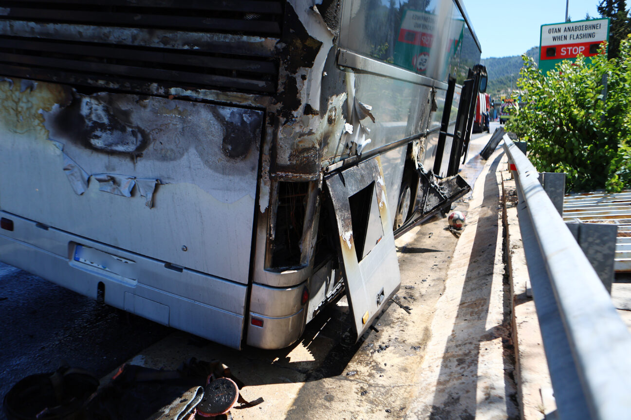 Περιφερειακή Υμηττού: Φωτιά σε τουριστικό λεωφορείο