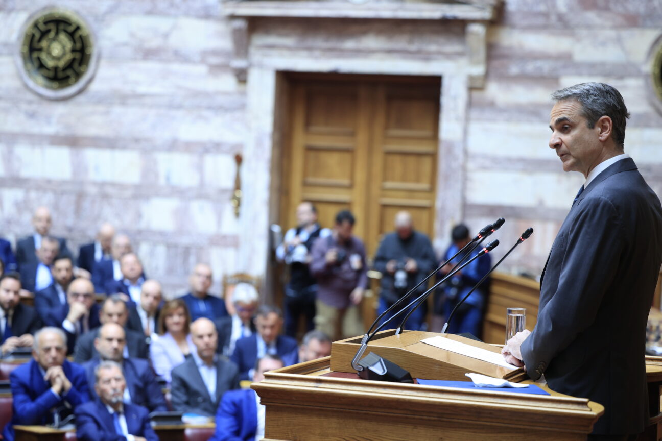 Μαξίμου: Μασάζ στους γαλάζιους βουλευτές εν όψει της συνεδρίασης της ΚΟ – Νέες συγκρούσεις για ΟΠΕΚΕΠΕ και υποκλοπές