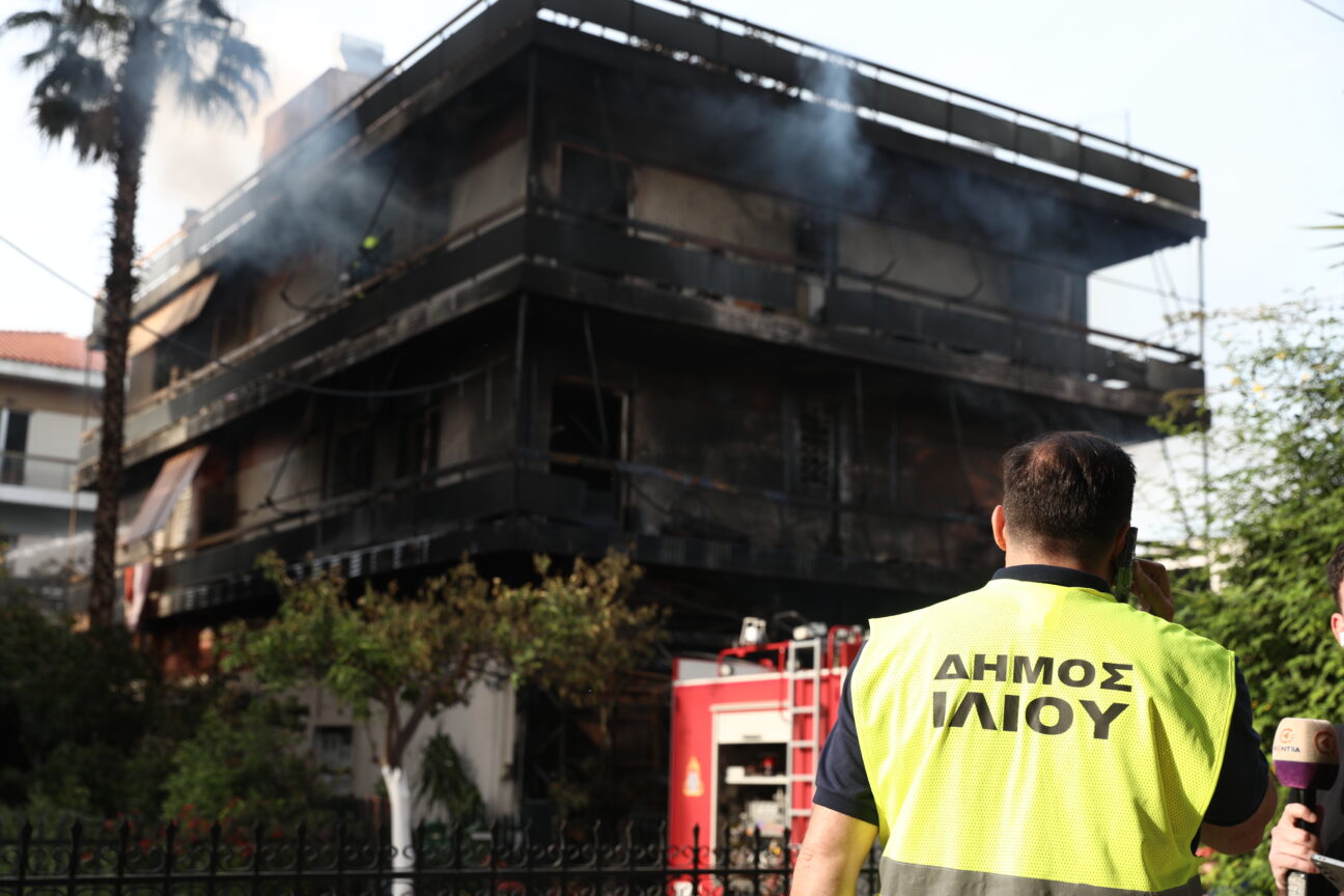 Πυρκαγιά σε επιχείρηση ανταλλακτικών στο Ίλιον: Ο ιδιοκτήτης είχε πέσει θύμα απαγωγής το 2021