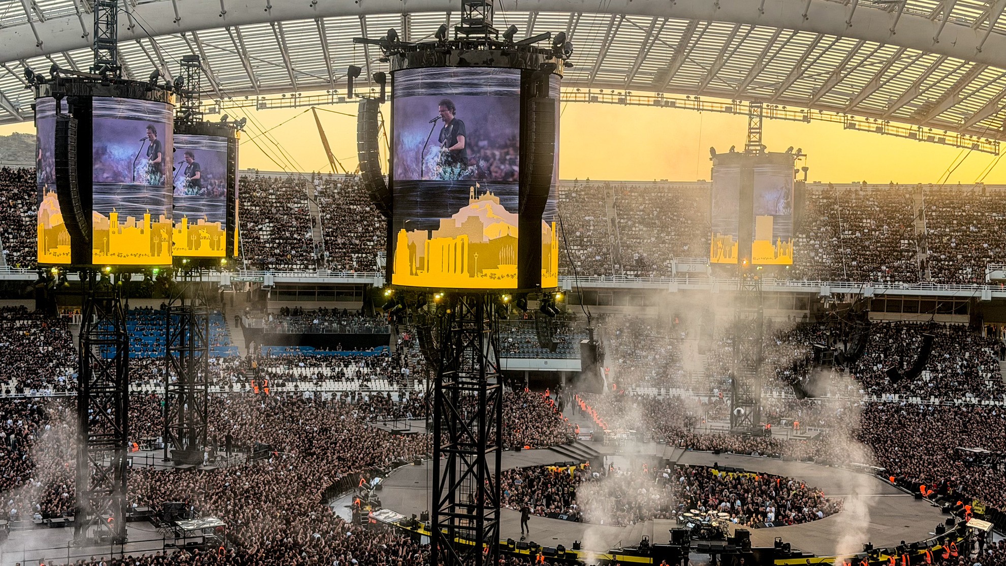 Metallica στο ΟΑΚΑ: Η μπλούζα-μήνυμα για τα Εξάρχεια που έκλεψε την παράσταση