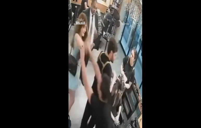 Βραζιλία: Γυναίκα μαχαίρωσε κομμωτή γιατί δεν της άρεσε το κούρεμα (video)