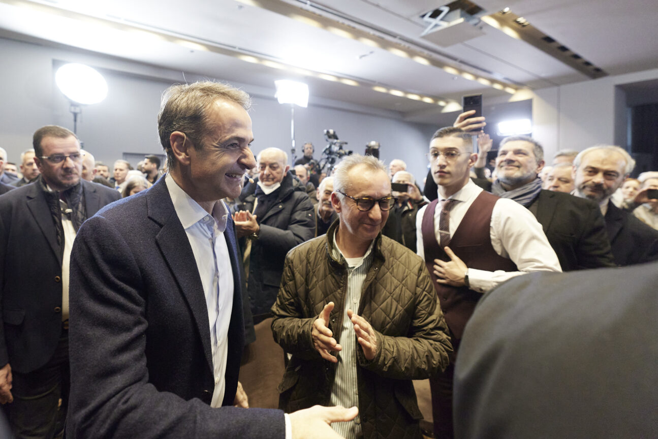 Συνέδριο ΝΔ: Η ώρα της αλήθειας για τον Μητσοτάκη ανάμεσα σε ηχηρές απουσίες και «δελφίνους»