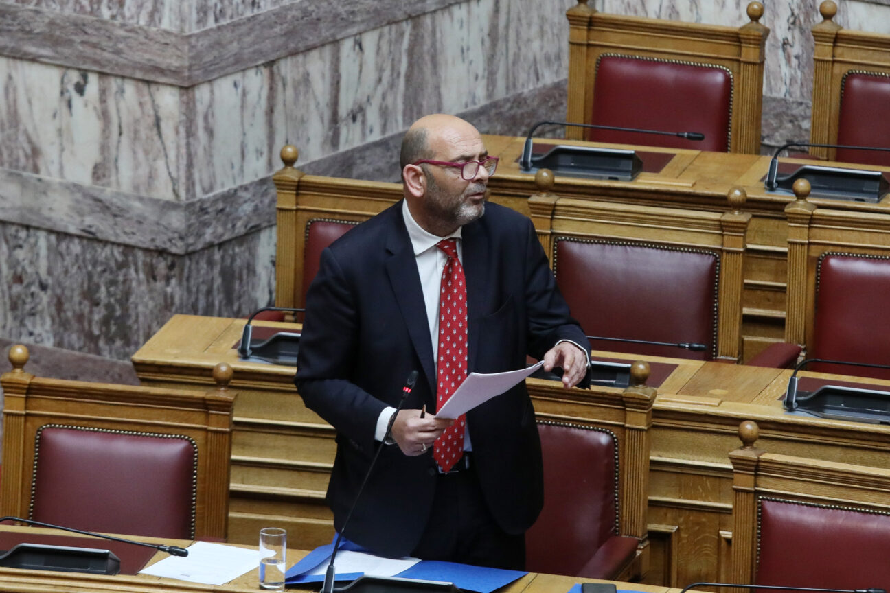 Φωτήλας: Κείμενο 323 ανθρώπων του πολιτισμού που καταδικάζου